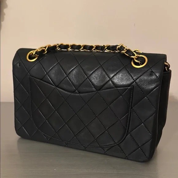 Chanel Classic Double Flap Medium Black Lambskin with 24k gold plate hardware - Picture 6 of 16